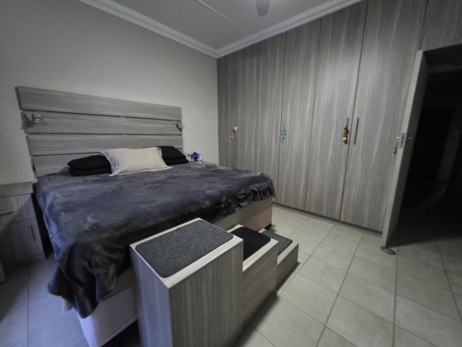 5 Bedroom Property for Sale in Meiringspark North West